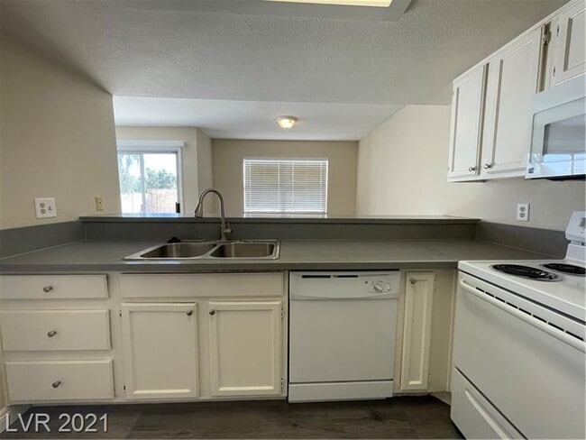 Building Photo - 6250 W Flamingo Rd