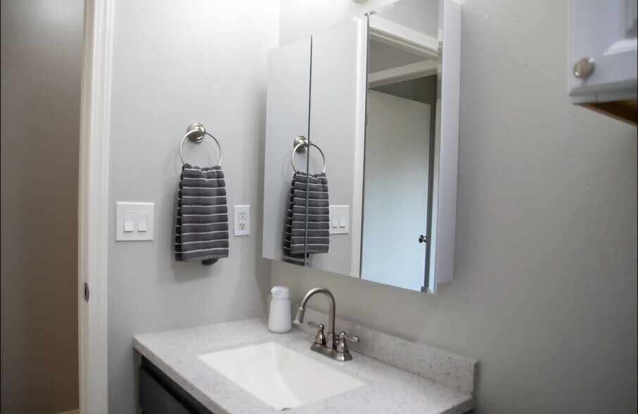 Full bathroom vanity - 625 E 22nd Ave