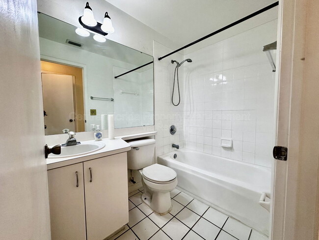 Building Photo - 9606 Chandon Dr