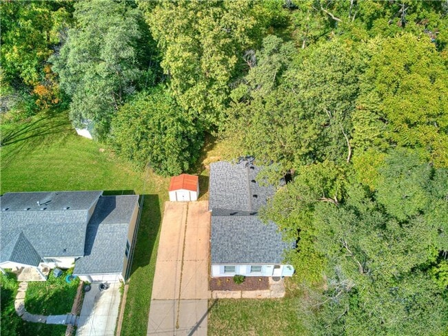 Building Photo - 4 Bedroom Single Family Home