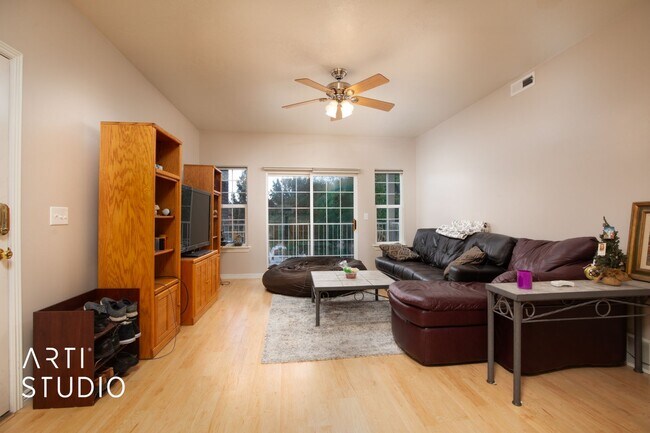 Building Photo - 331 Belmont Pl