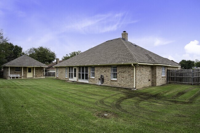 Building Photo - "Spacious 4-Bedroom Home with 3 Full Baths...