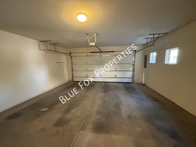 Building Photo - 4170 N Thurston Ln