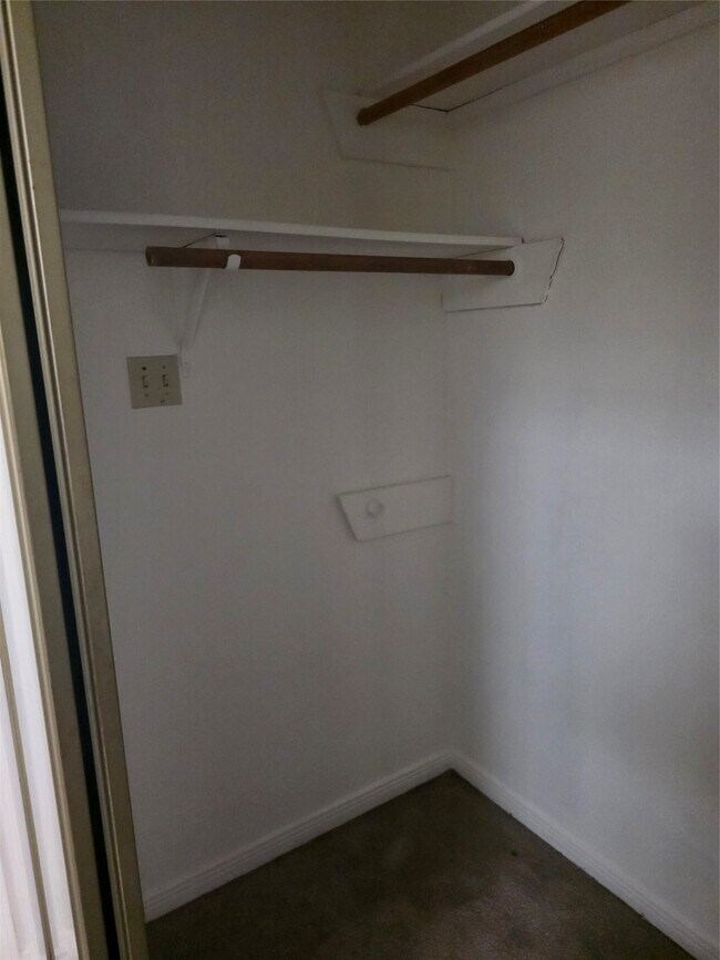 Building Photo - 7803 La Rochelle Cir