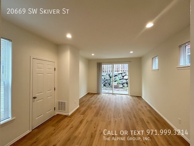 Building Photo - 20669 SW Skiver St
