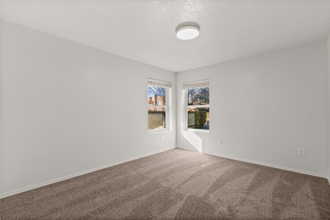 Building Photo - 11040 Vistazo Pl SE