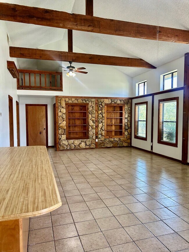 Building Photo - 210 Lange Ravine