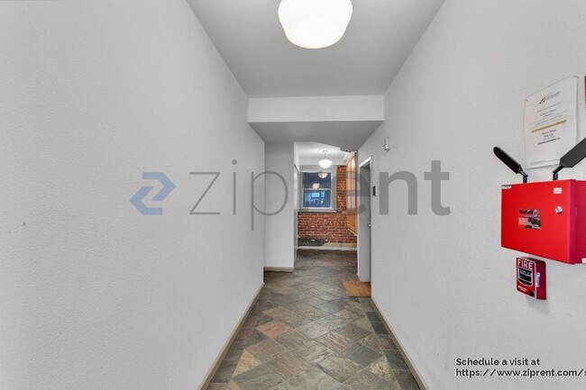 Building Photo - 323 29th St