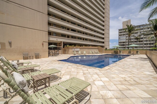 Building Photo - 2121 Ala Wai Blvd