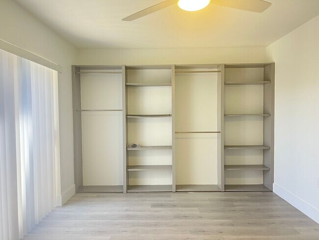 Building Photo - Townhouse 2 Bedroom 2.5 Bath West Palm beach