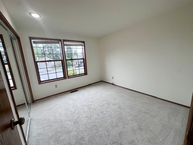 Building Photo - Lakeland Hills 3 bedroom 2 bathroom - Gara...