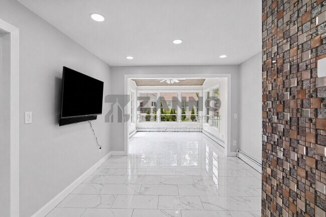 Building Photo - 40 Olney Ave