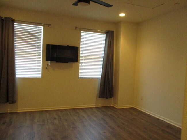 Building Photo - 17548 Mason Ln