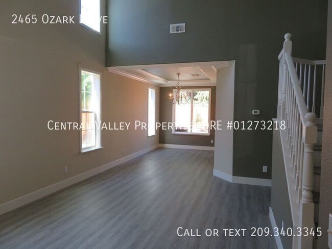 Building Photo - 2465 Ozark Dr