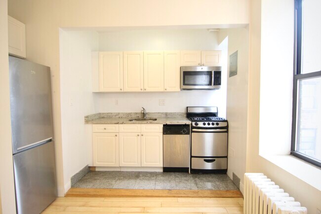 Building Photo - 66 St Nicholas Pl