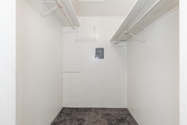 Building Photo - 564 E 700 N