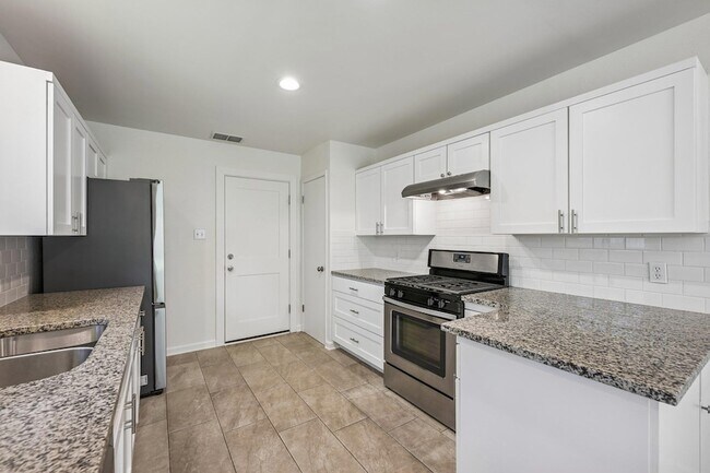 Building Photo - 2717 Charlesworth Dr