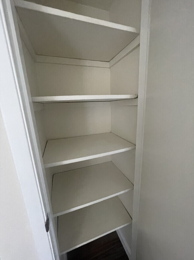 Building Photo - 864 Barandal Dr