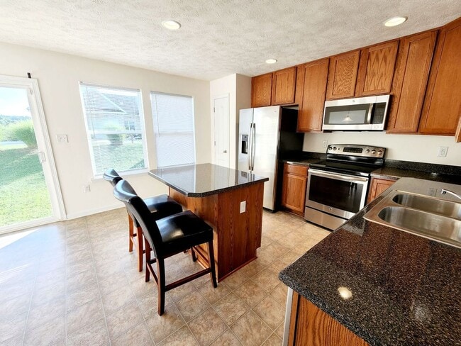 Building Photo - 3 bed/2.5 bath Townhouse in Westover - Ava...