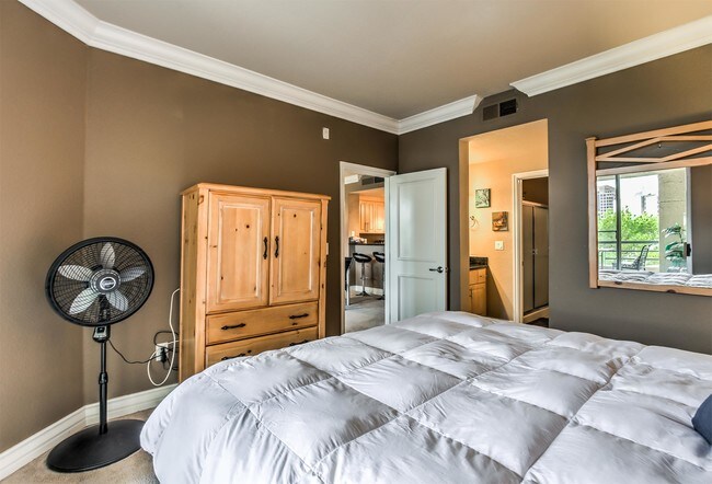 Building Photo - 230 E Flamingo Rd