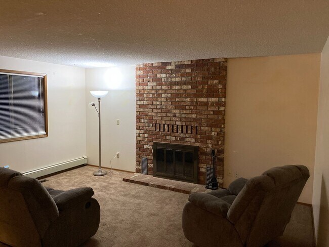 Building Photo - Large Burlington Home