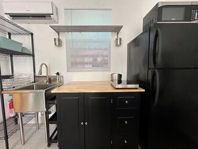 Building Photo - 1637 SW 16th St