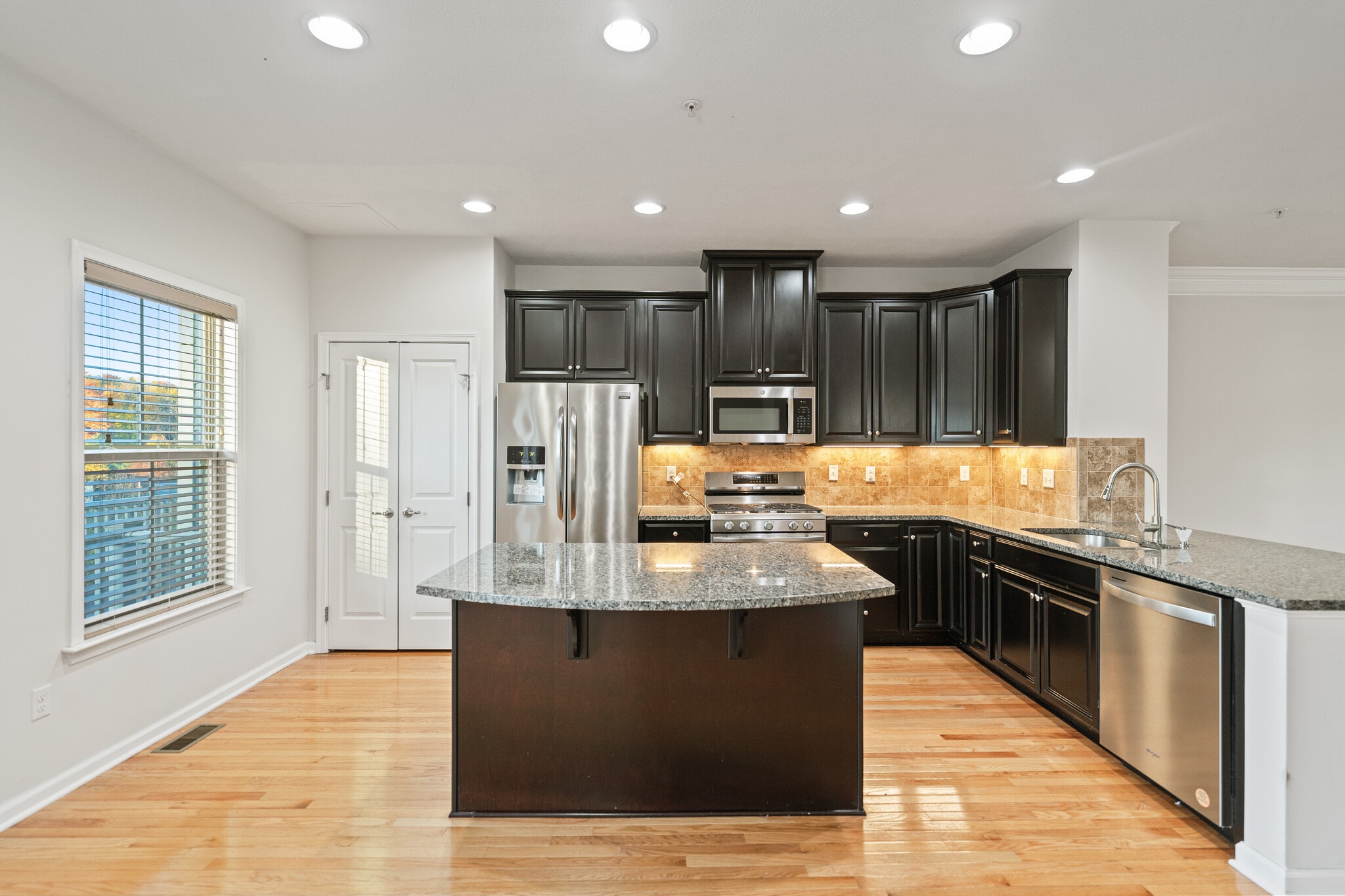 Building Photo - 407 Fairmont Dr