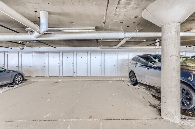 Building Photo - Pearl Street 1BR | Walkable, Remodeled, Covered Parking