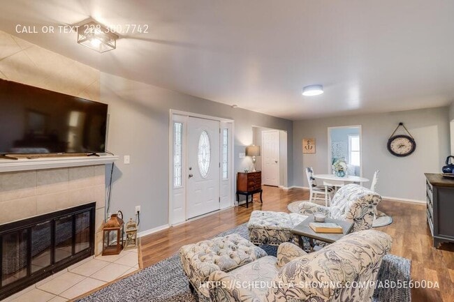 Building Photo - 419 E 2nd St