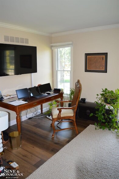 Building Photo - 744 Trombley Rd