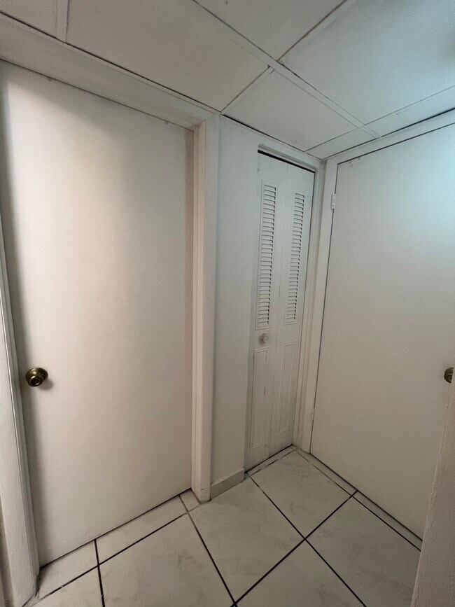 Building Photo - 2498 SW 17th Ave