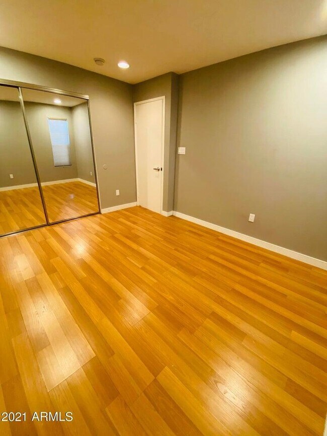 Building Photo - 1850 E Maryland Ave