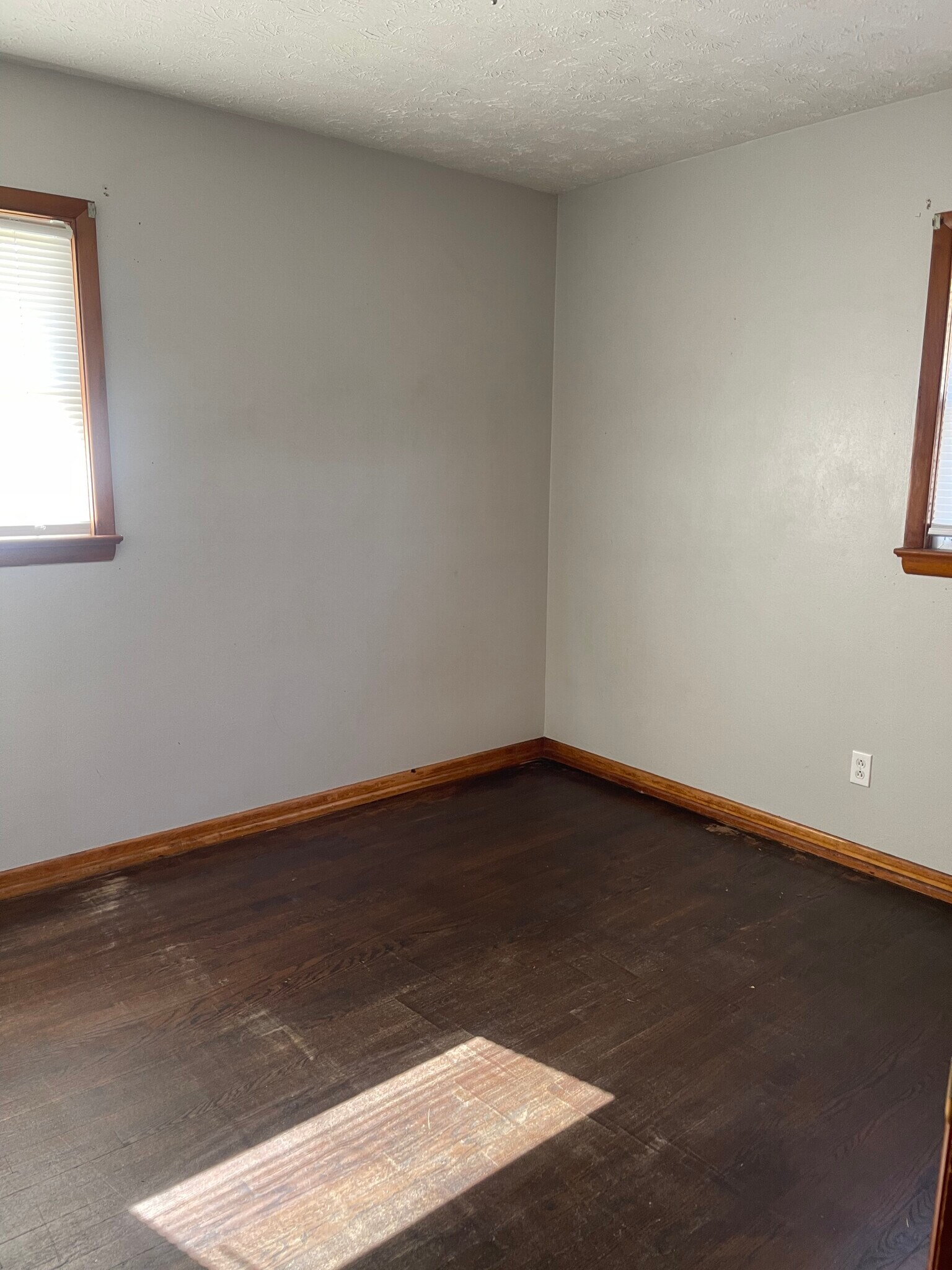 Building Photo - 710 Tamarack Rd