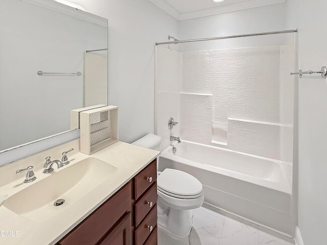 Building Photo - 184 Finsbury St