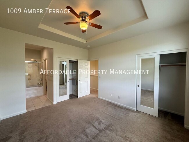 Building Photo - 1009 Amber Terrace