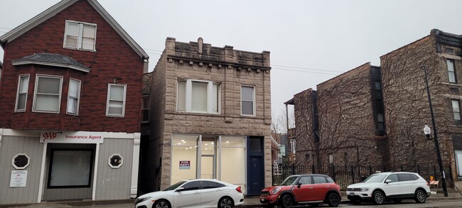 Building Photo - 2911 W Belmont Ave