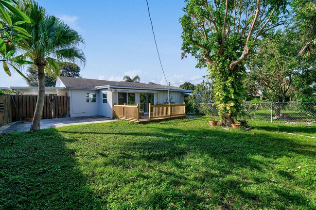 Building Photo - 1004 Stillwater Dr