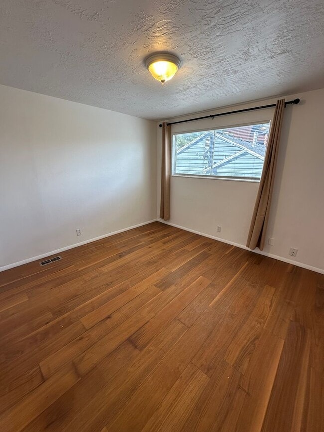 Building Photo - 265 E 5900 S