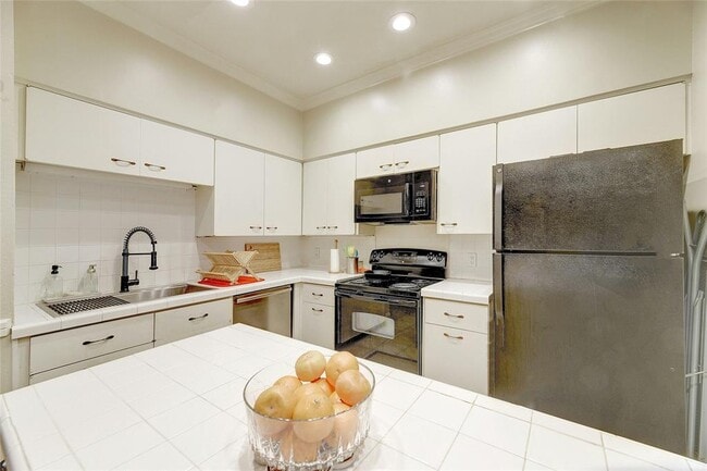 Building Photo - 1307 Kinney Ave