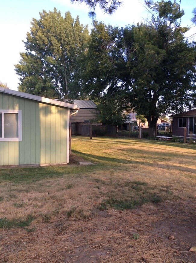 Building Photo - 912 N 1st St