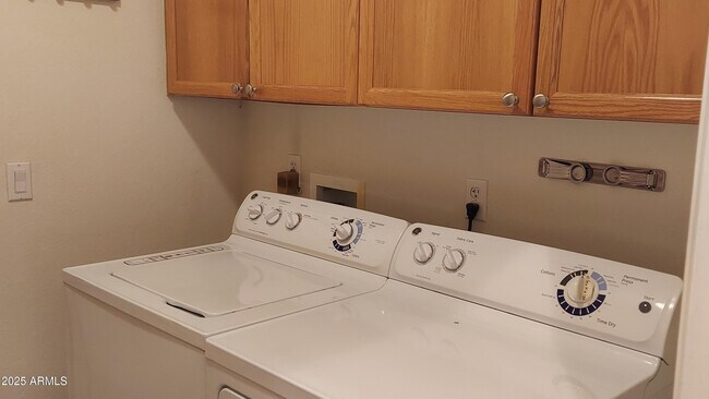 Building Photo - 740 N Nantucket St