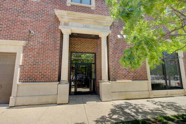 Building Photo - 2401 N Janssen Ave