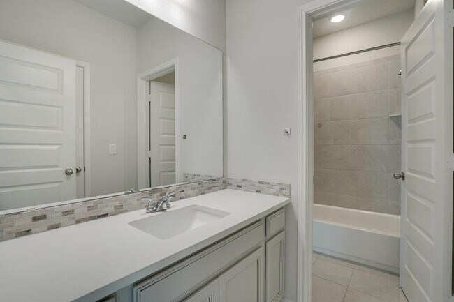 Building Photo - 16916 Sanglier Dr