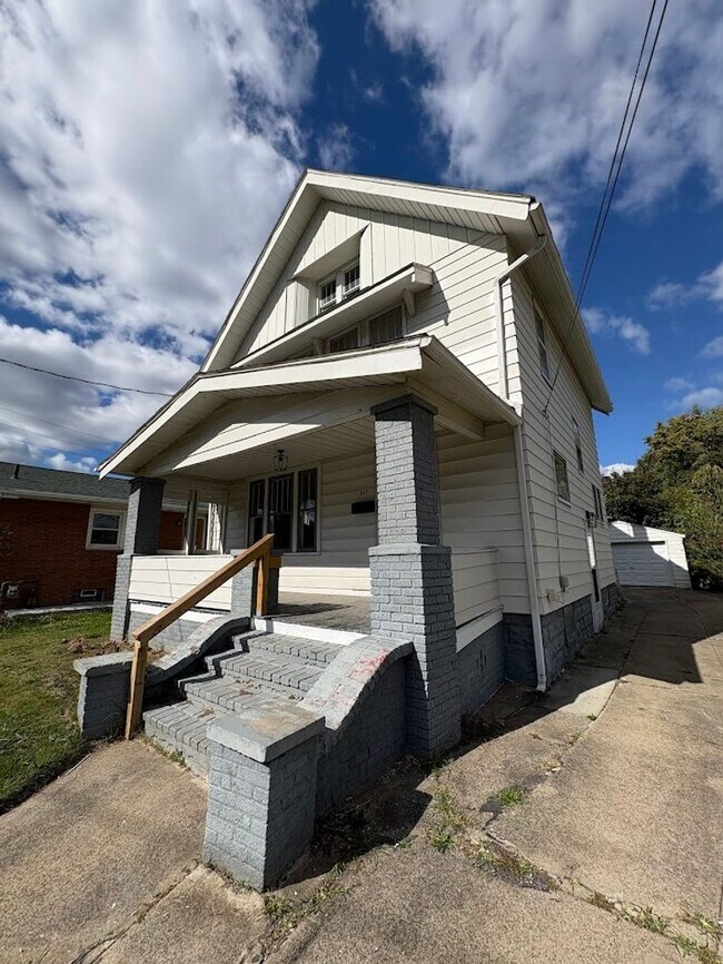 Building Photo - Four bedroom one bathroom home for rent