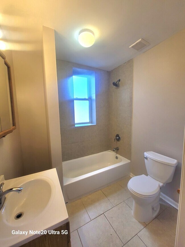 Building Photo - 1423 S Drake Ave