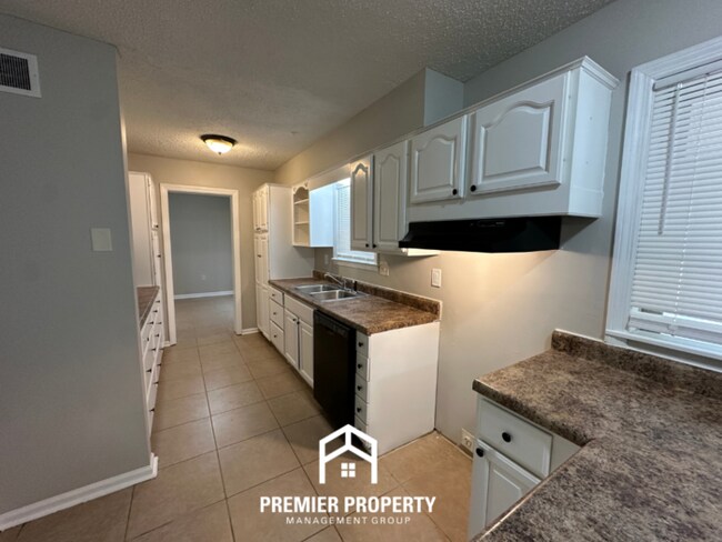 Building Photo - 5599 Sweet Gum Dr