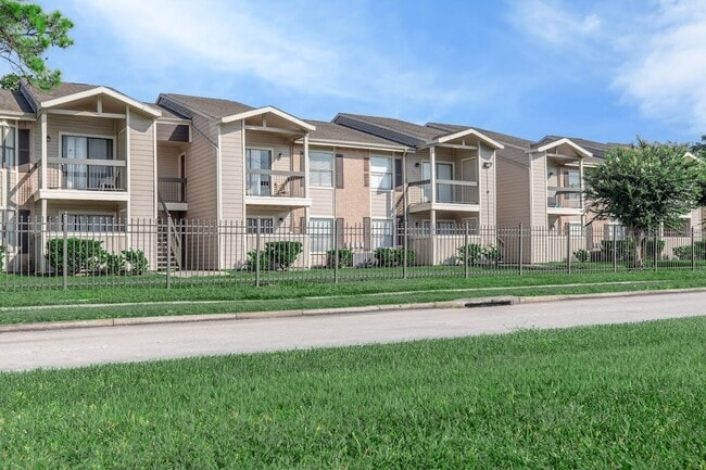 Building Photo - 12335 Antoine Dr