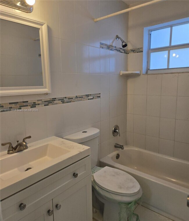 Building Photo - 611 SW 64th Way