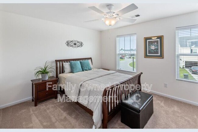 Building Photo - 159 Meadow Wood Rd