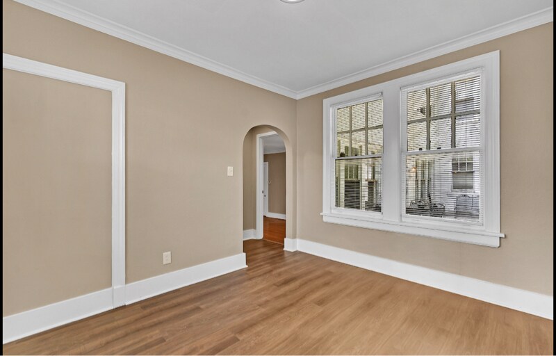 Building Photo - 665 E Pkwy S